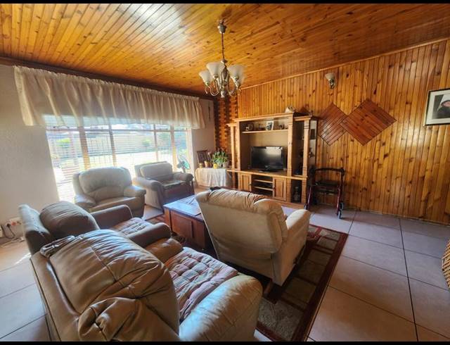 3 BEDROOM HOUSE FOR SALE IN FLORENTIA